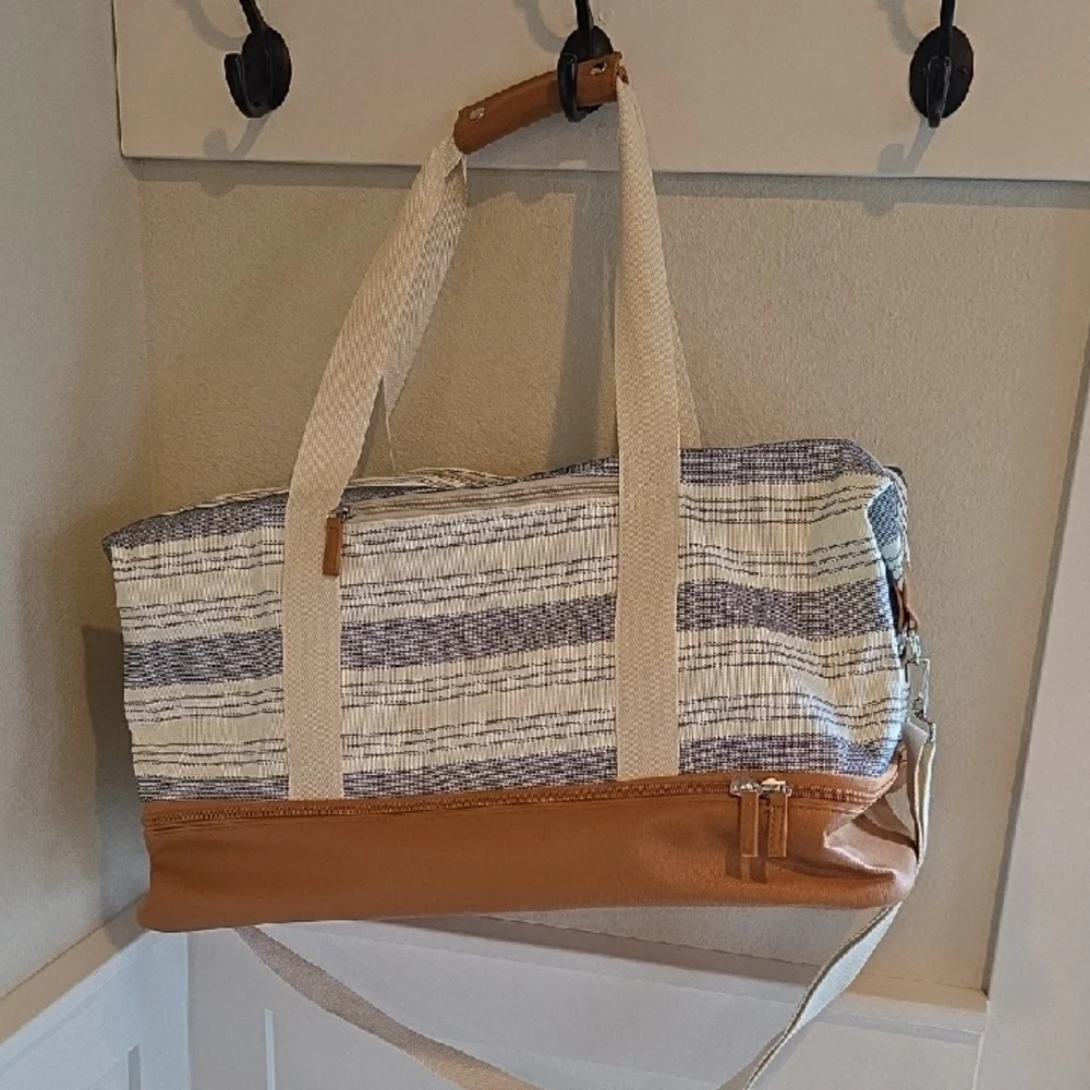 DSW Striped WEEKENDER Bag with Tan Accents - Picture 1 of 9
